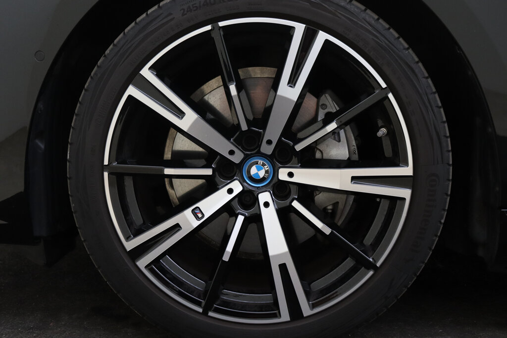 BMW i5 69