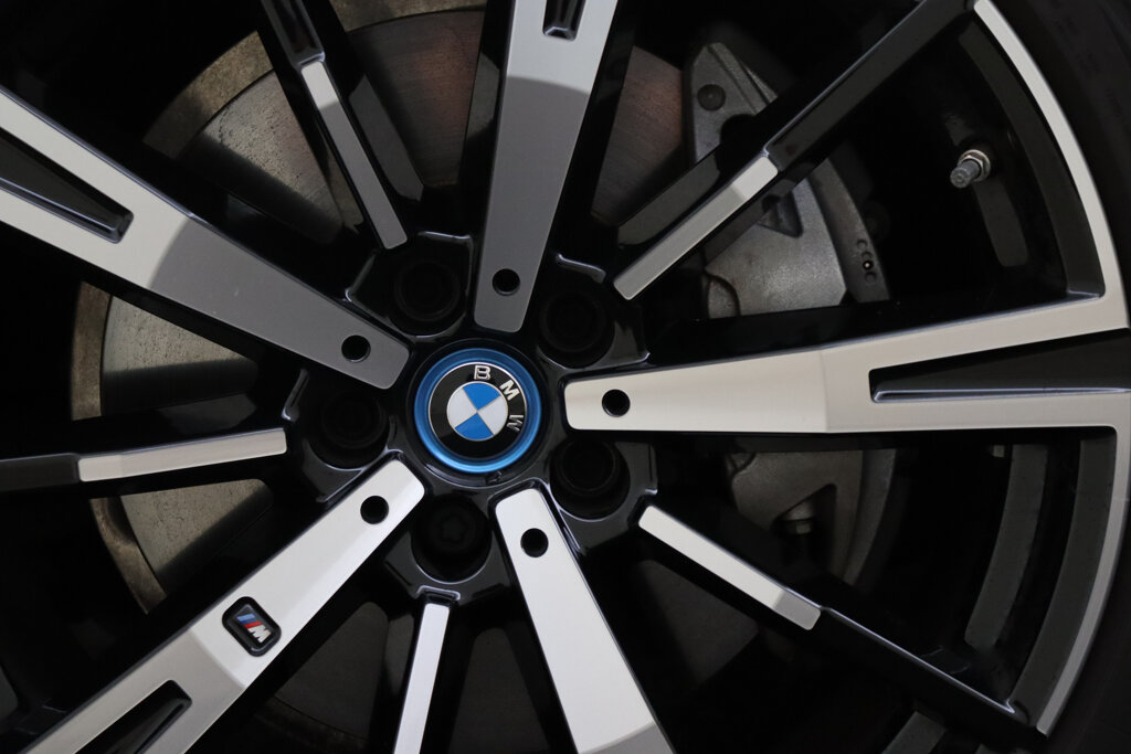 BMW i5 70