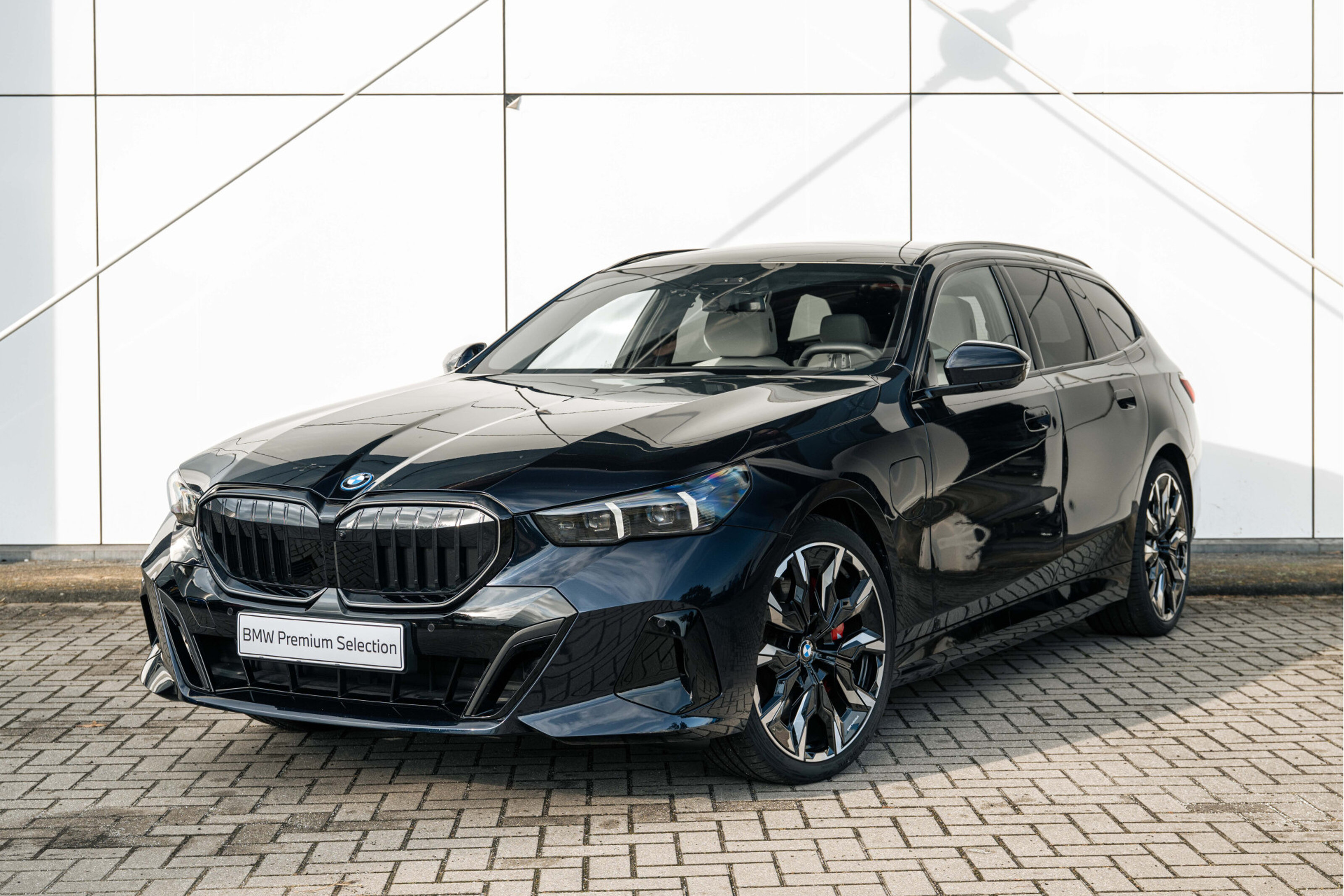 BMW 5 Serie Touring 550e xDrive M Sport Automaat