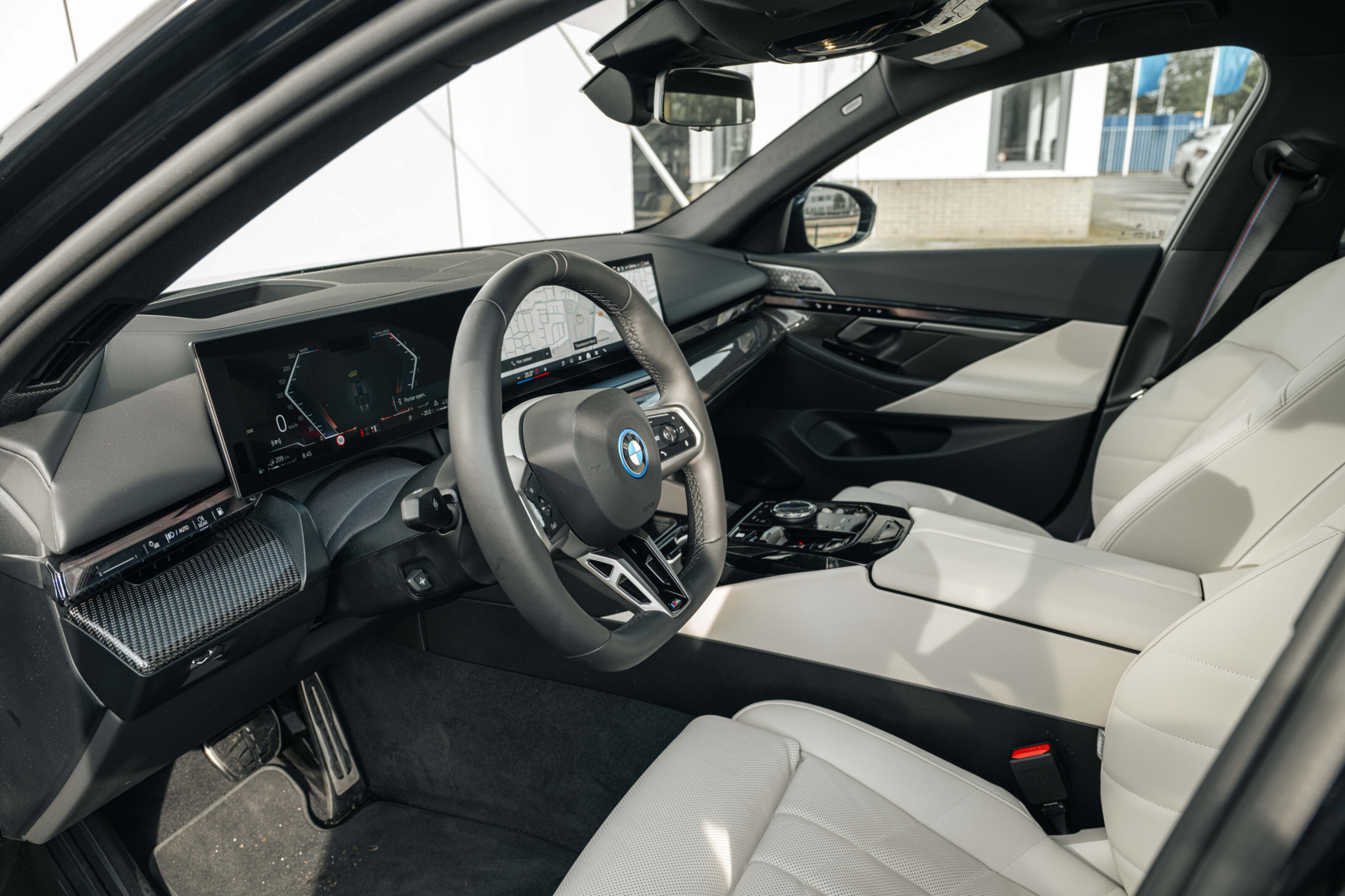 BMW 5 Serie Touring 550e xDrive M Sport Automaat