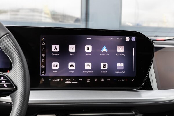 Apple Carplay/Android Auto Apple Carplay/Android Auto