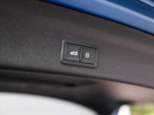 elektrisch bedienbare achterklep met sensorsturing elektrisch bedienbare achterklep met sensorsturing