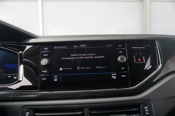 Apple Carplay/Android Auto Apple Carplay/Android Auto