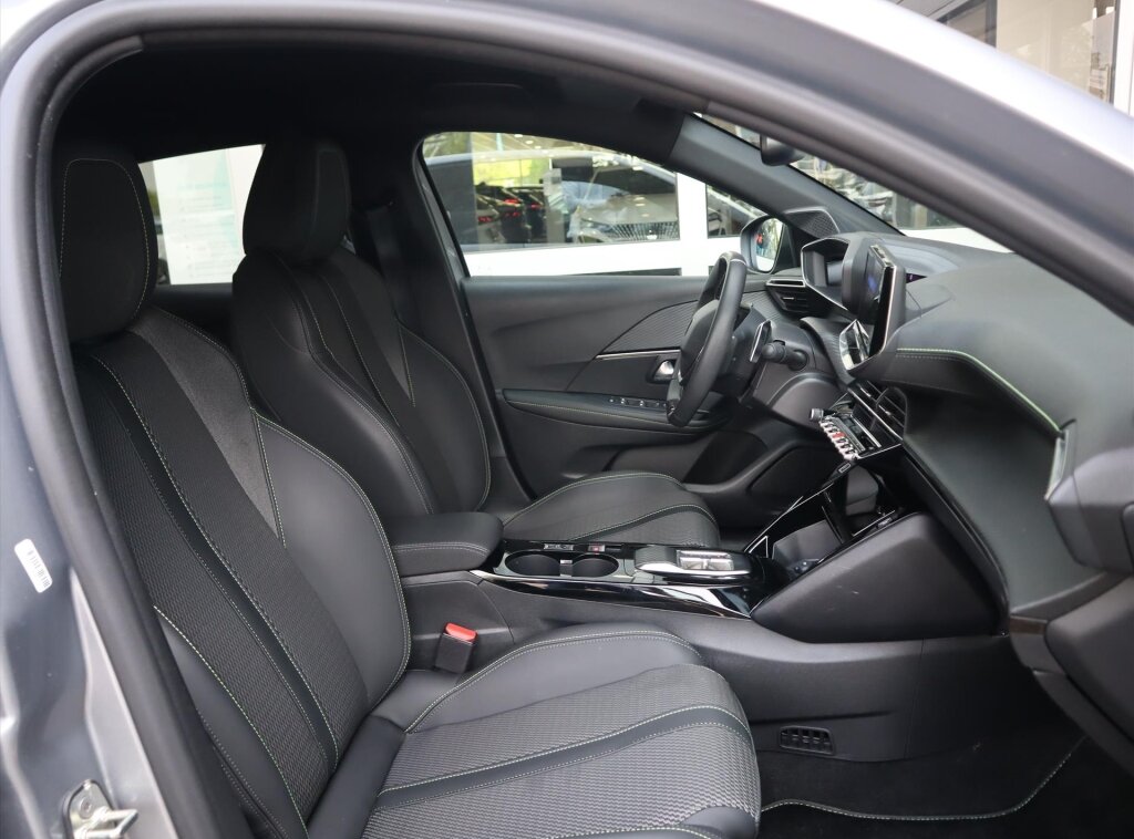 Peugeot 208 GT HYBRID 145pk e-DCS6 automaat, Rijklaarprijs, Camera voor en achter Adaptieve cruise control Keyless entry & start - Afbeelding 5