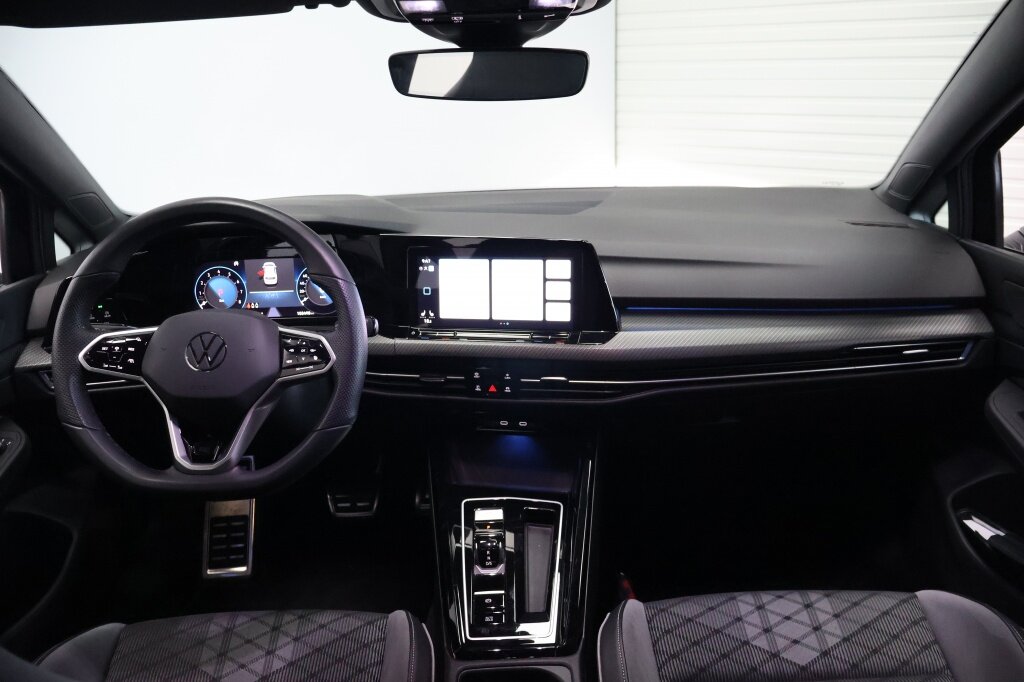 Volkswagen Golf 1.5 eTSI R-Line DSG | Carplay | Camera | Sfeerverlichting | Winter Pakket - Afbeelding 2