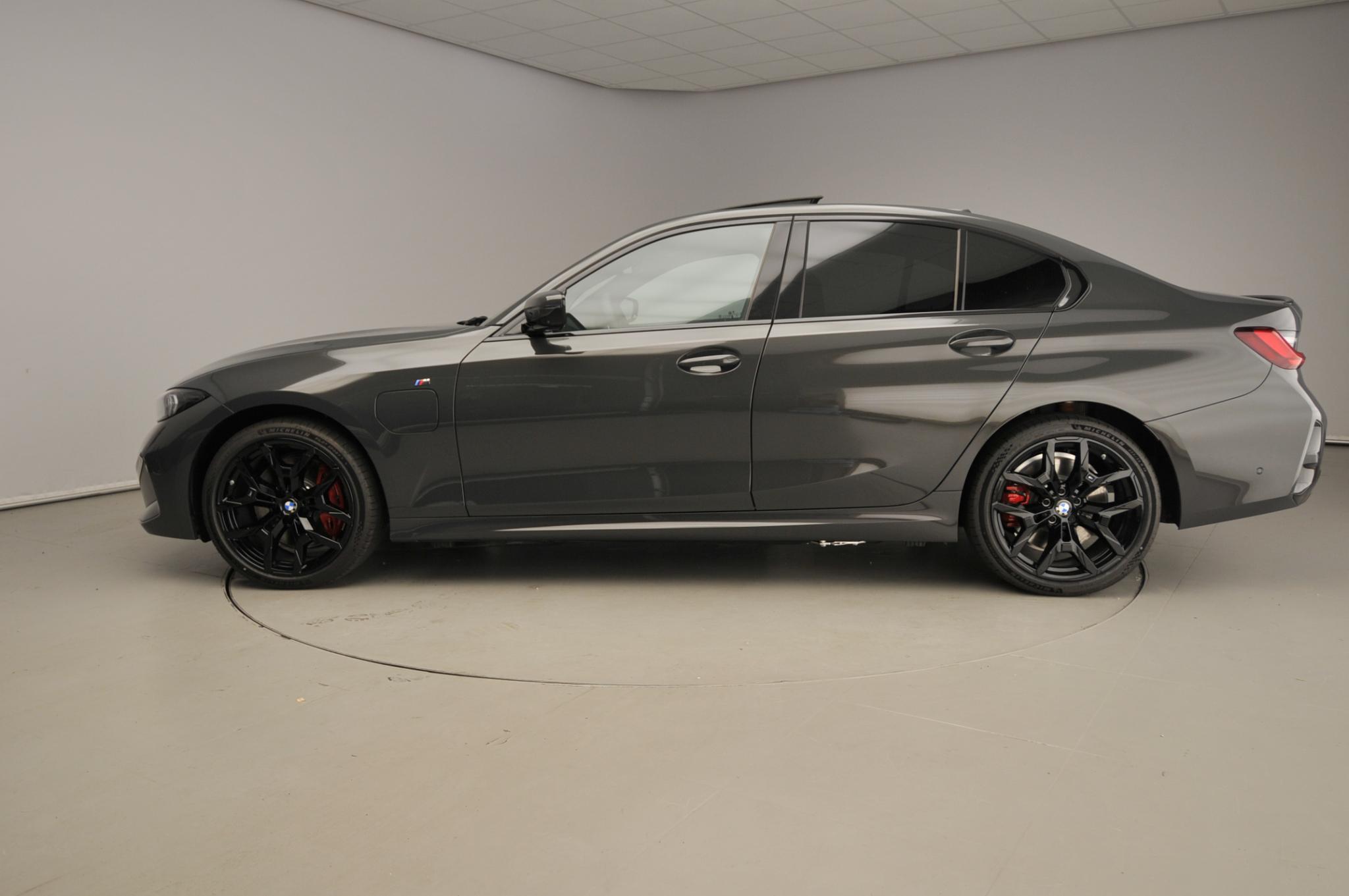 BMW 3 Serie Sedan 330e - Afbeelding 2