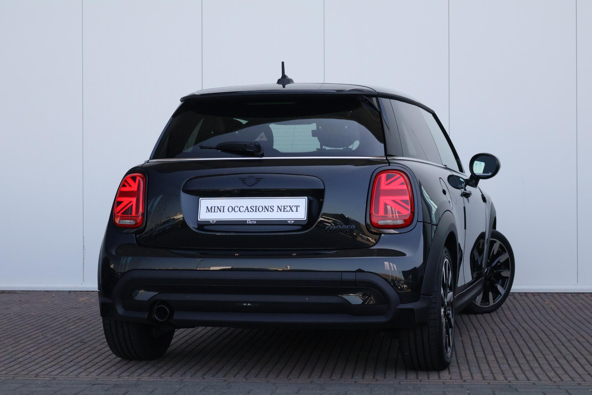 MINI 3-Deurs 1.5 Cooper Camden Edition - Afbeelding 2