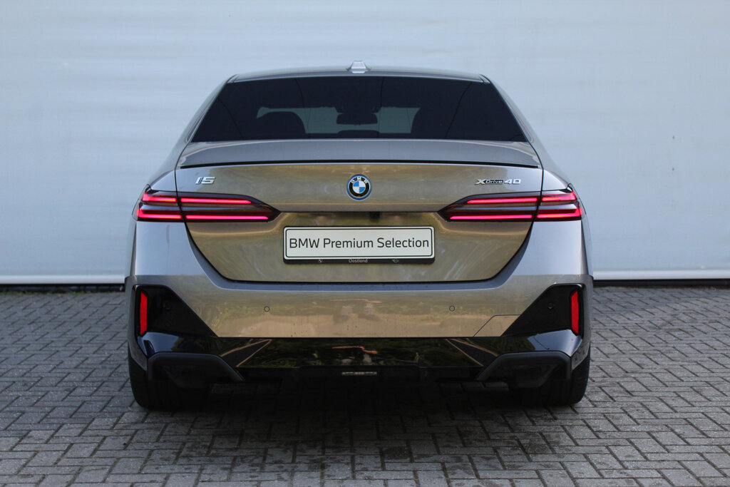BMW i5 5