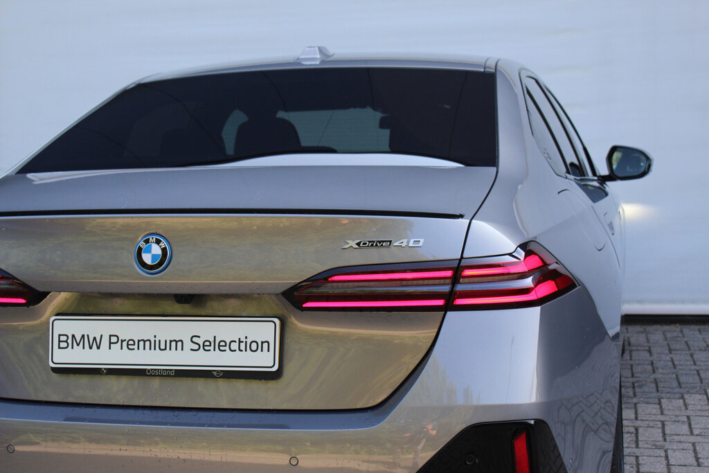 BMW i5 10