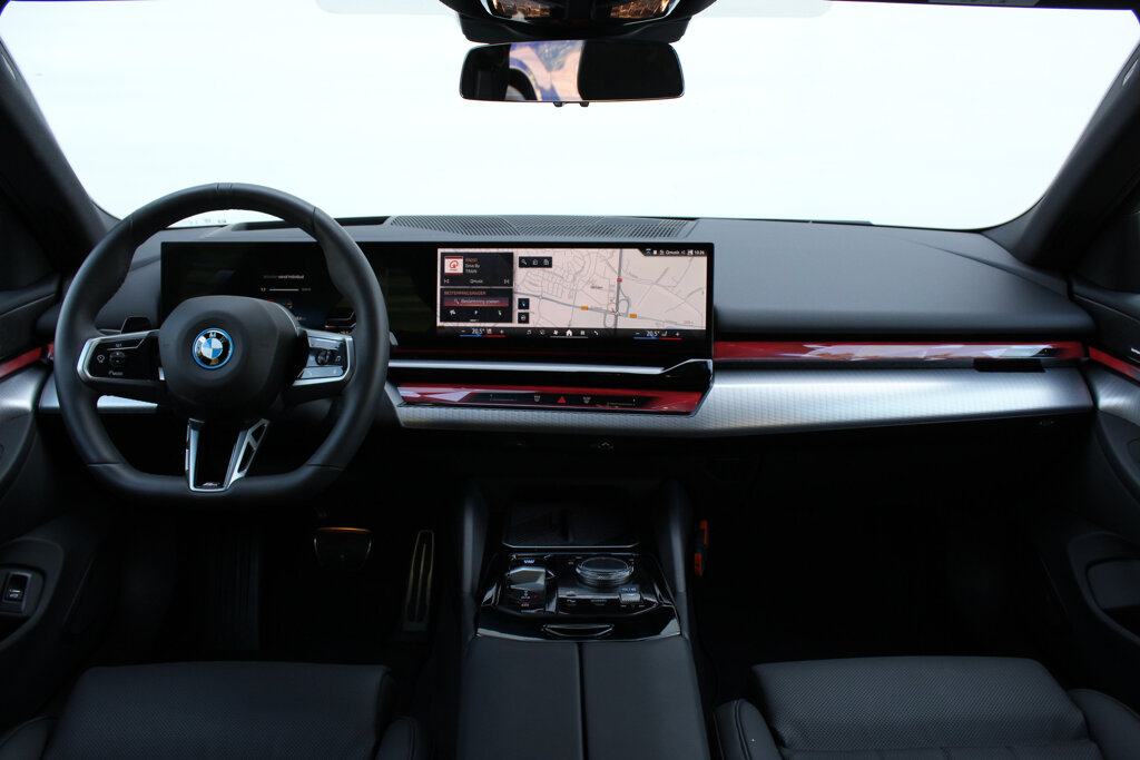 BMW i5 12