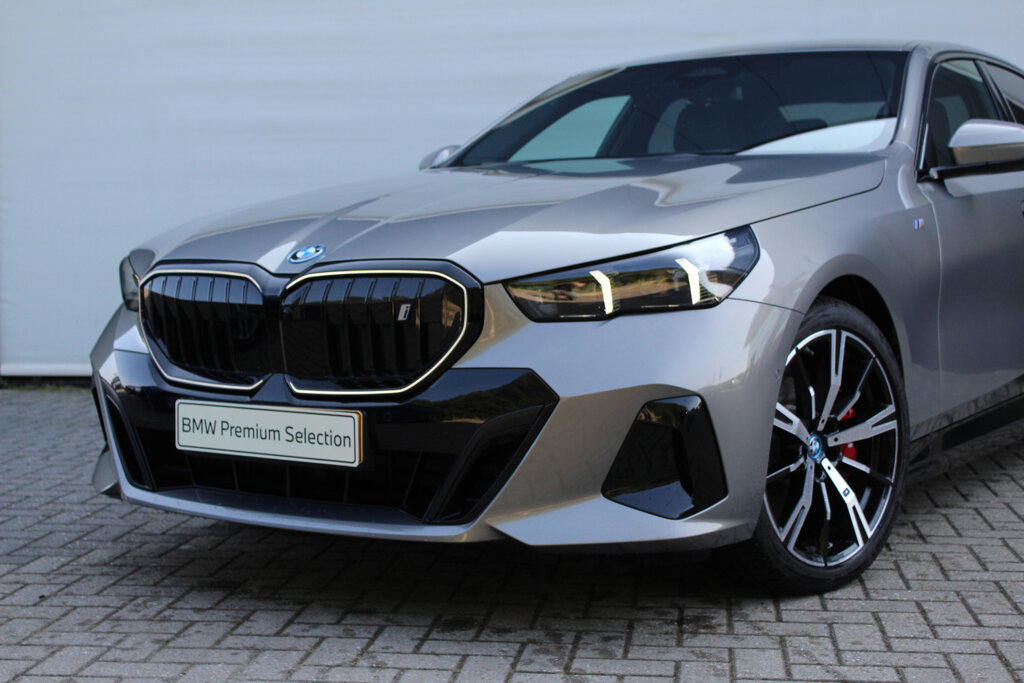 BMW i5 14