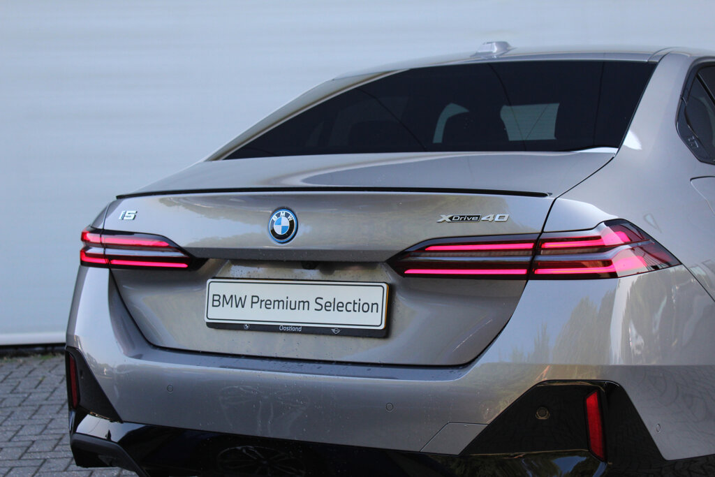 BMW i5 15