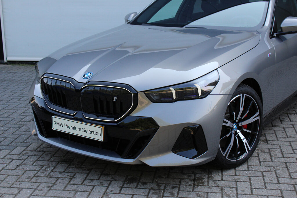 BMW i5 25