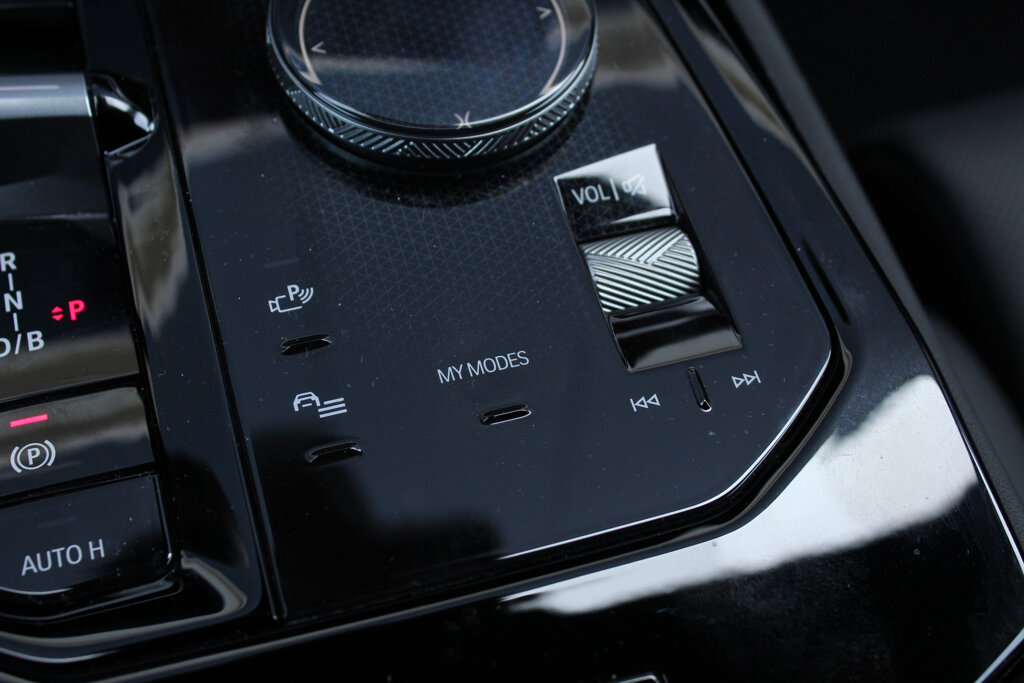 BMW i5 27