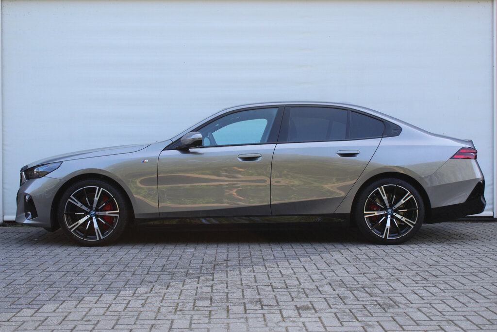 BMW i5 29