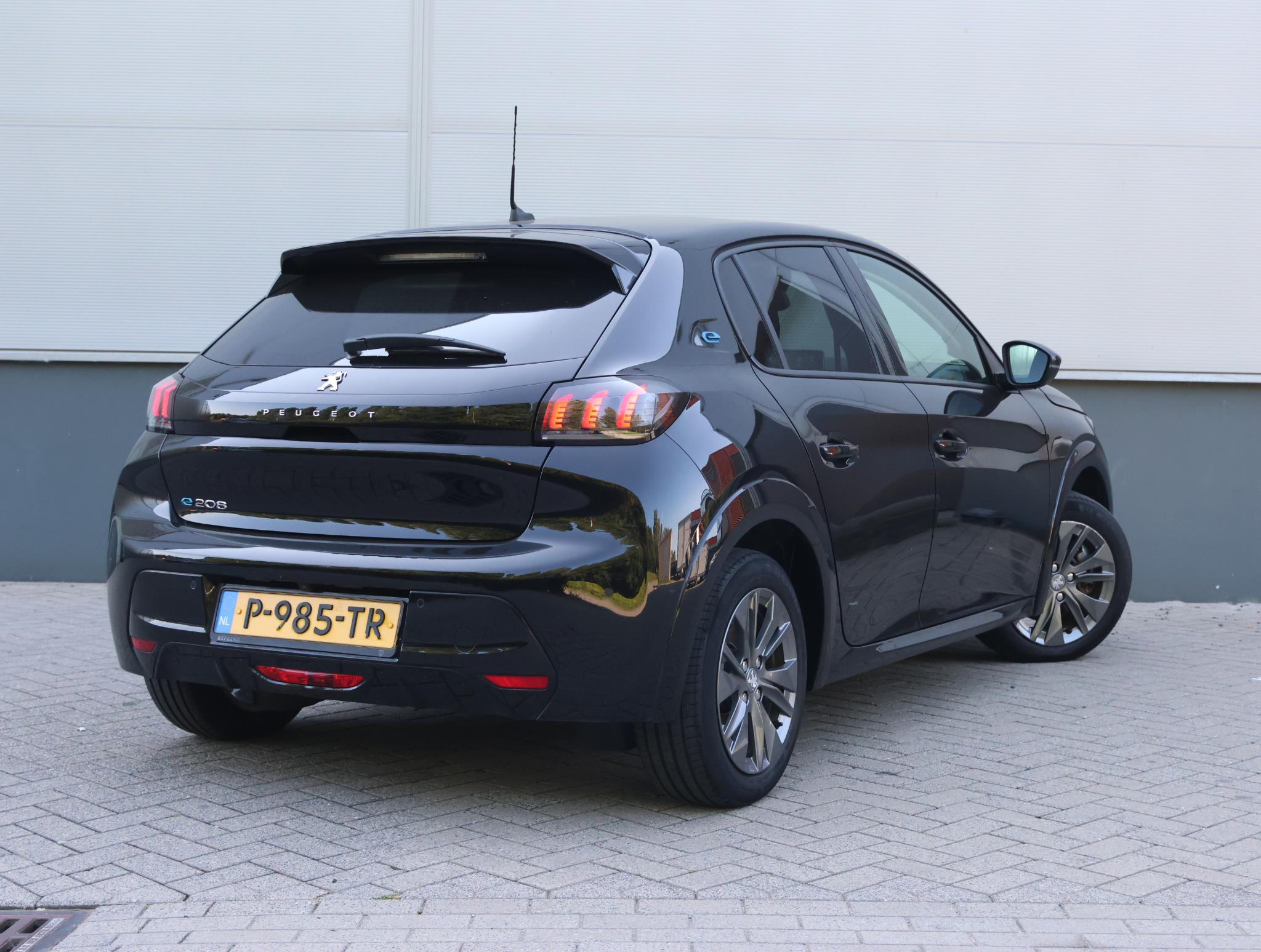 Peugeot e-208