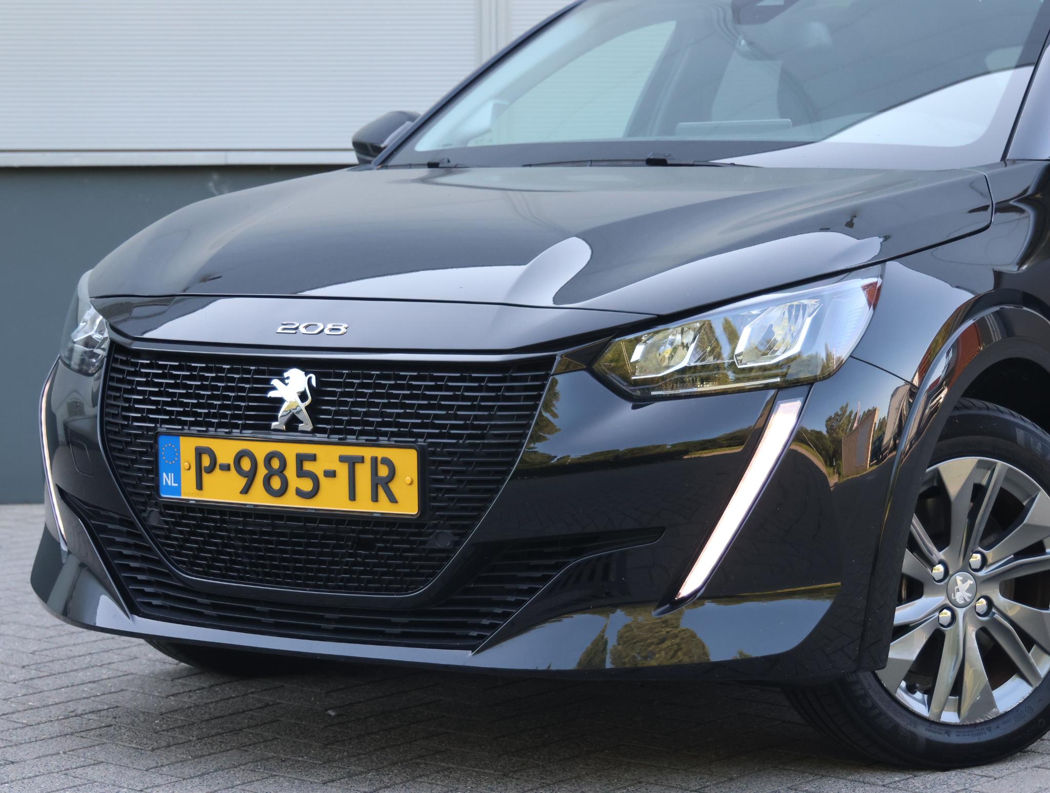 Peugeot e-208
