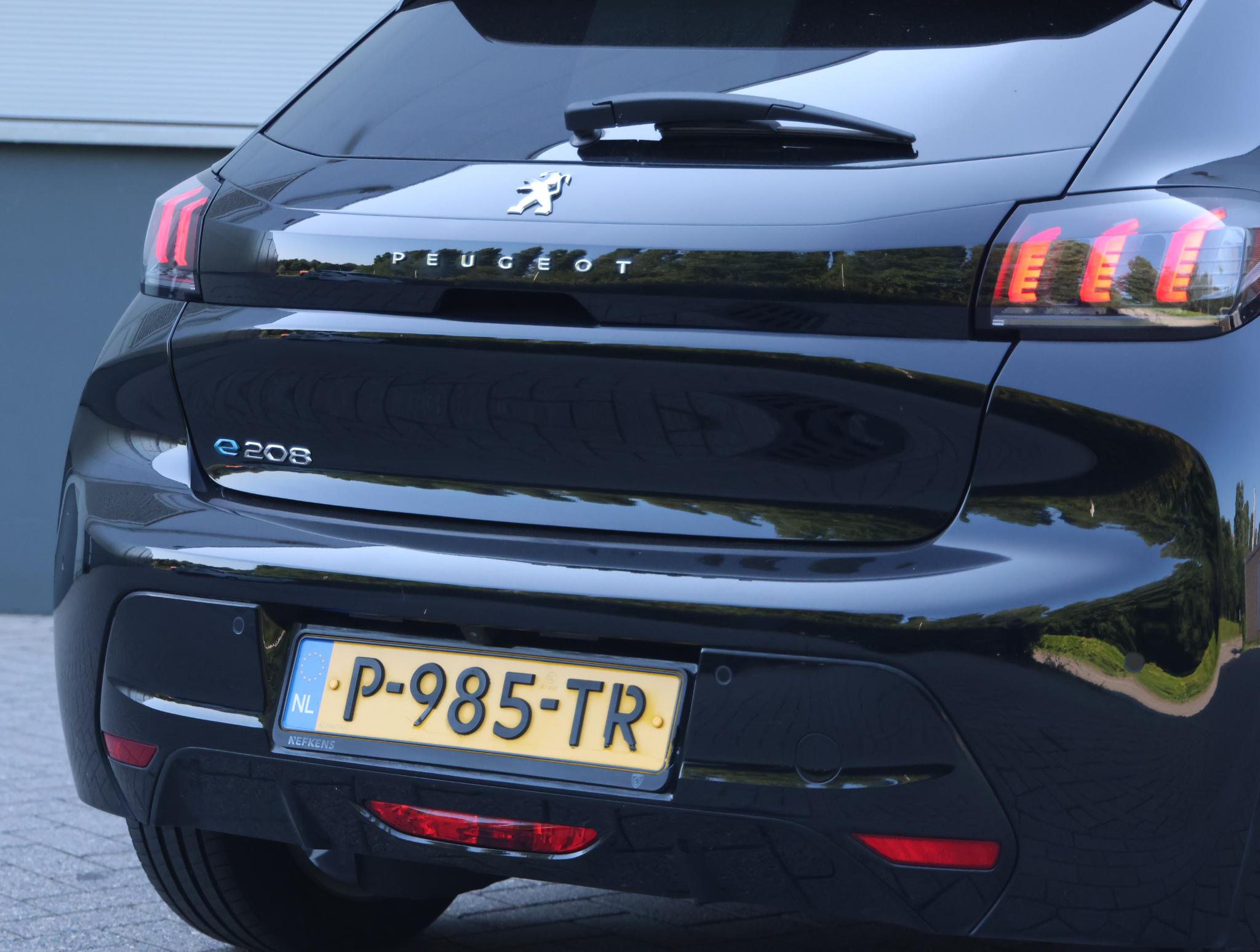 Peugeot e-208