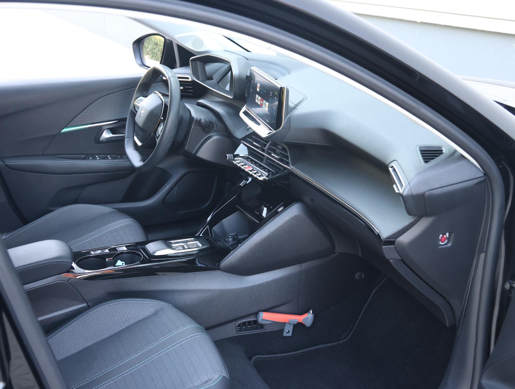 Peugeot e-208