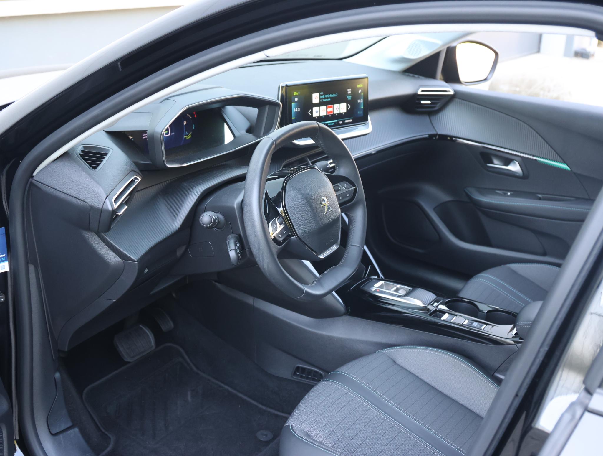 Peugeot e-208