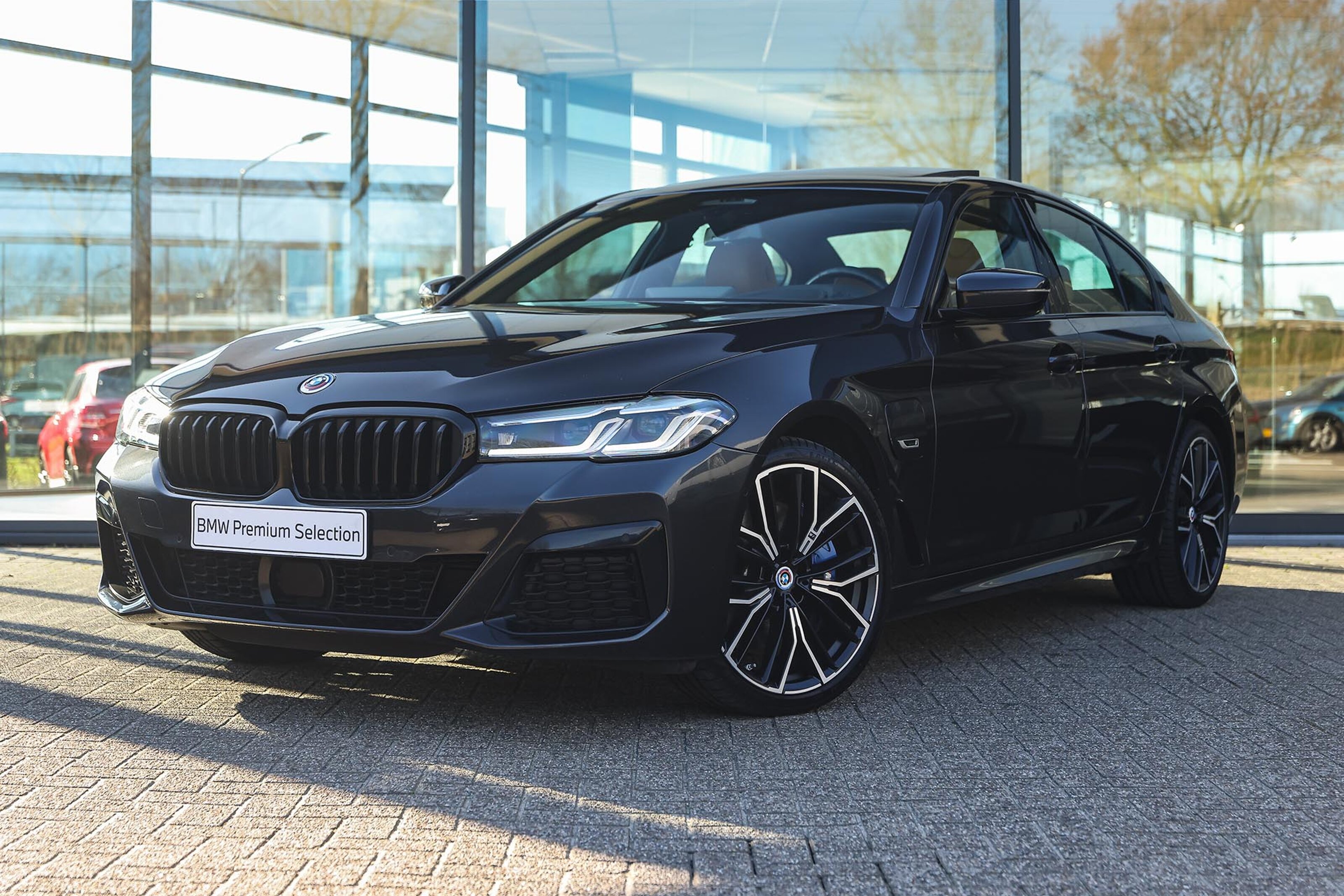 BMW 5 Serie 545e xDrive M Sport Automaat