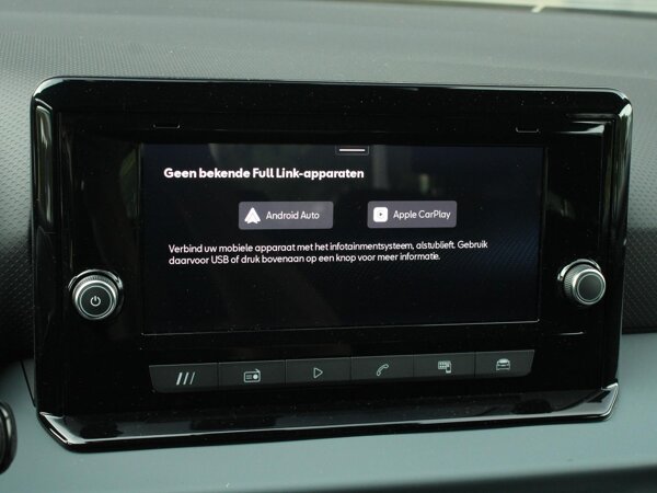 Apple Carplay/Android Auto Apple Carplay/Android Auto