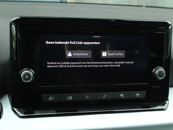 Apple Carplay/Android Auto Apple Carplay/Android Auto