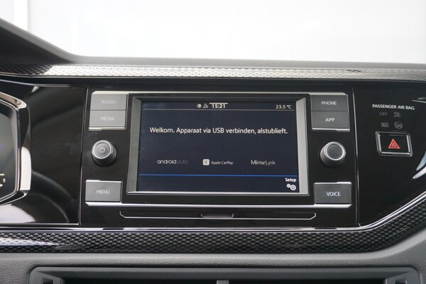 Apple Carplay/Android Auto Apple Carplay/Android Auto