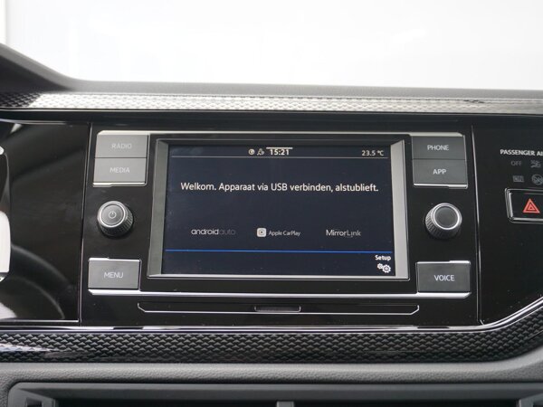 Apple Carplay/Android Auto Apple Carplay/Android Auto