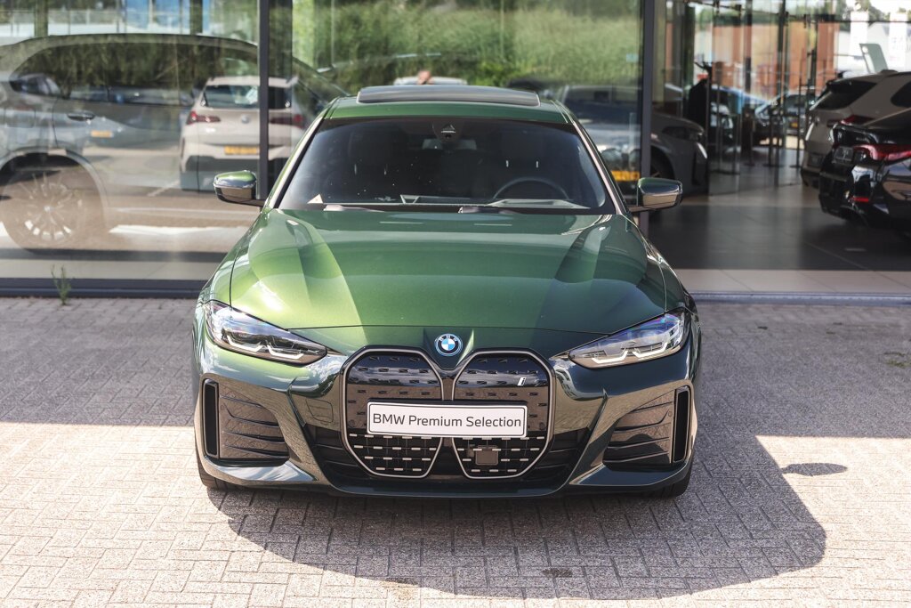 BMW i4 6
