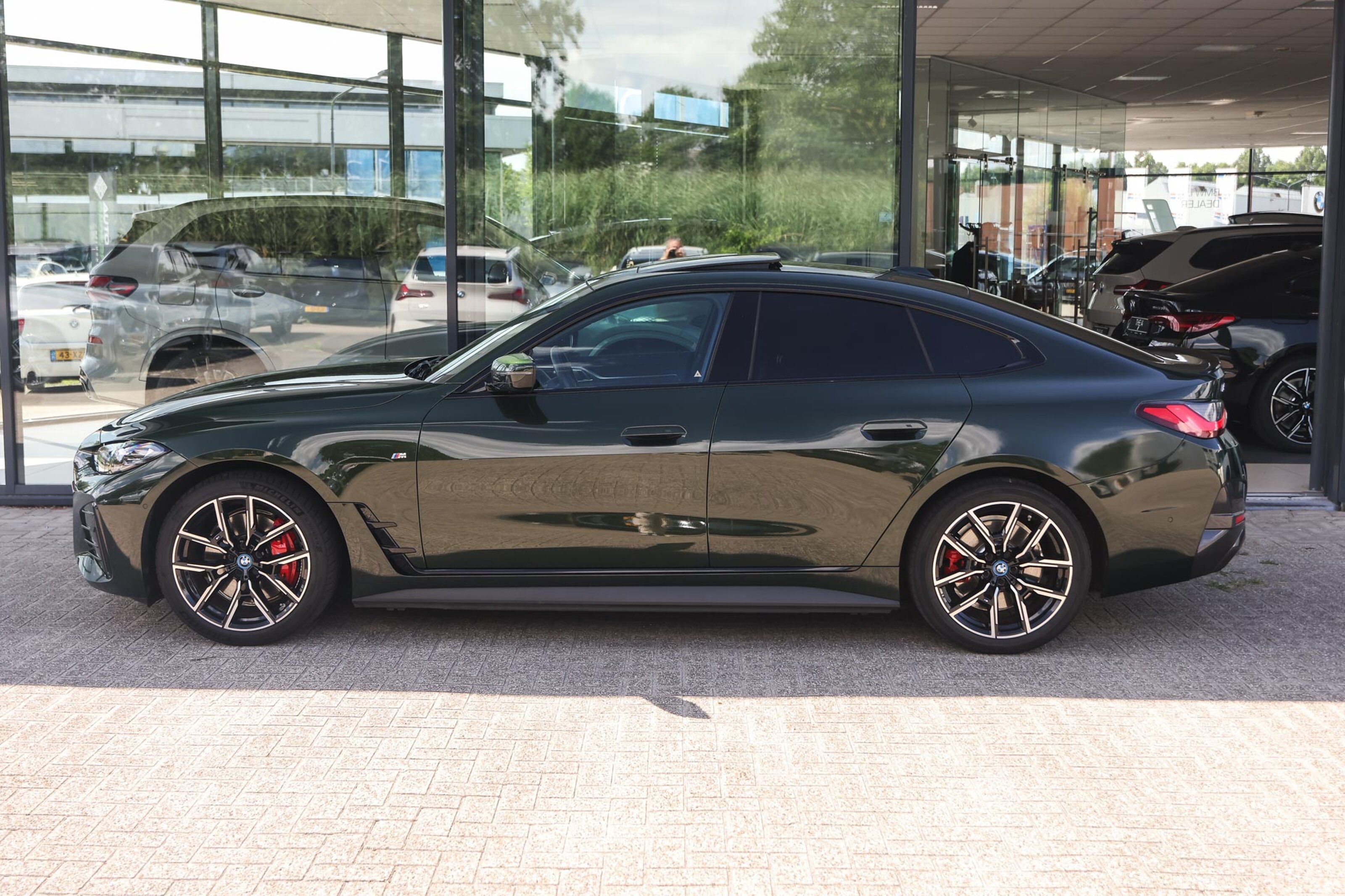 BMW i4 8