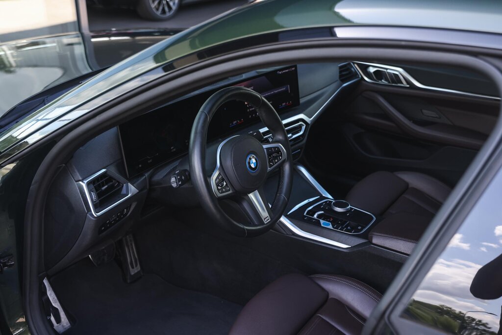 BMW i4 10
