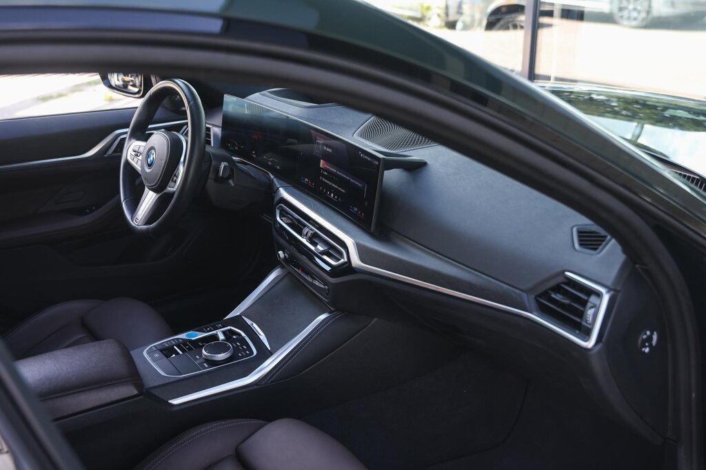 BMW i4 11