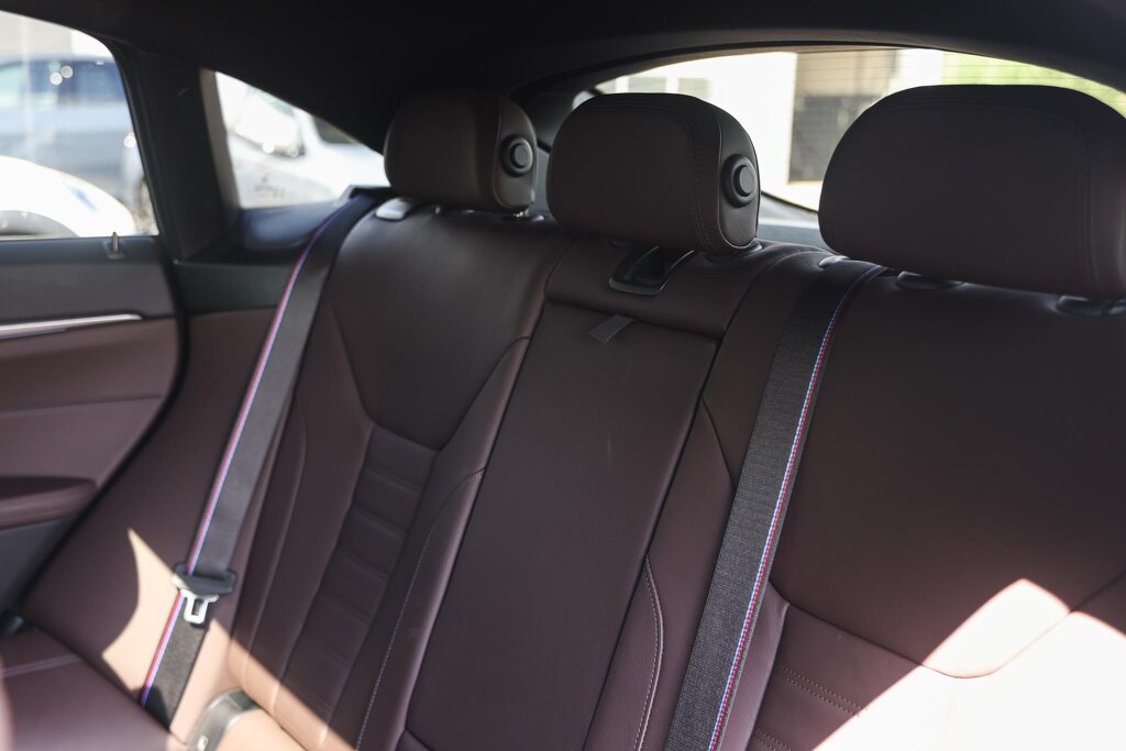 BMW i4 13