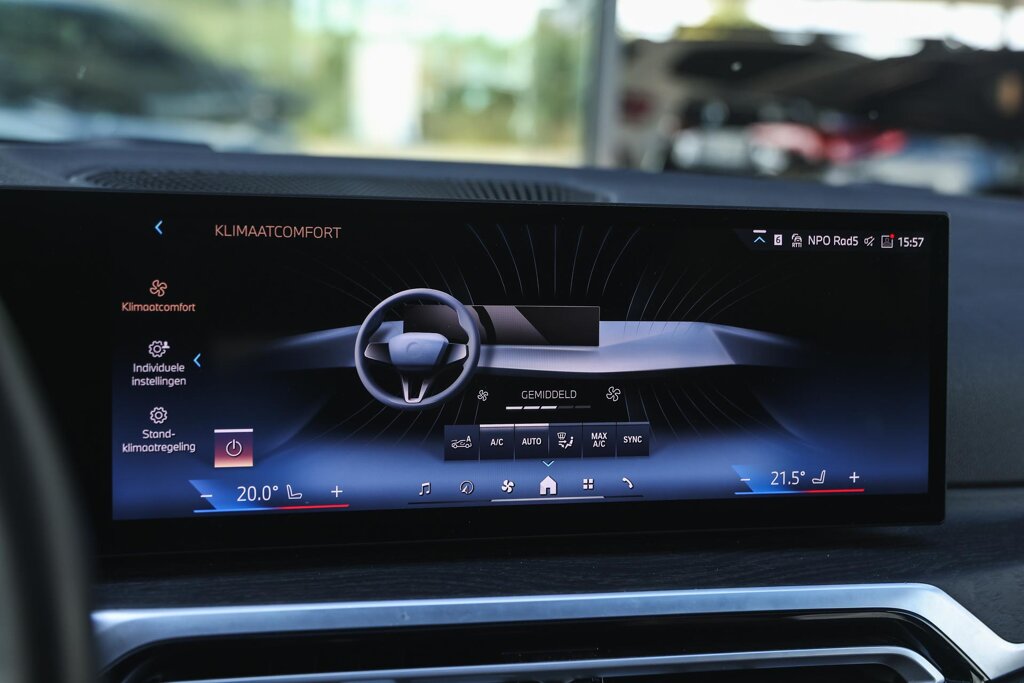 BMW i4 21