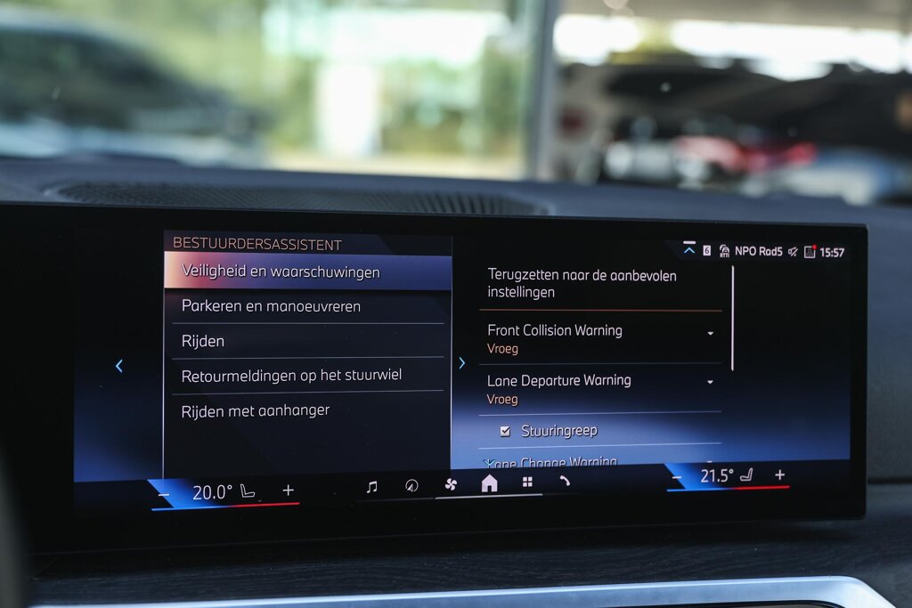 BMW i4 25