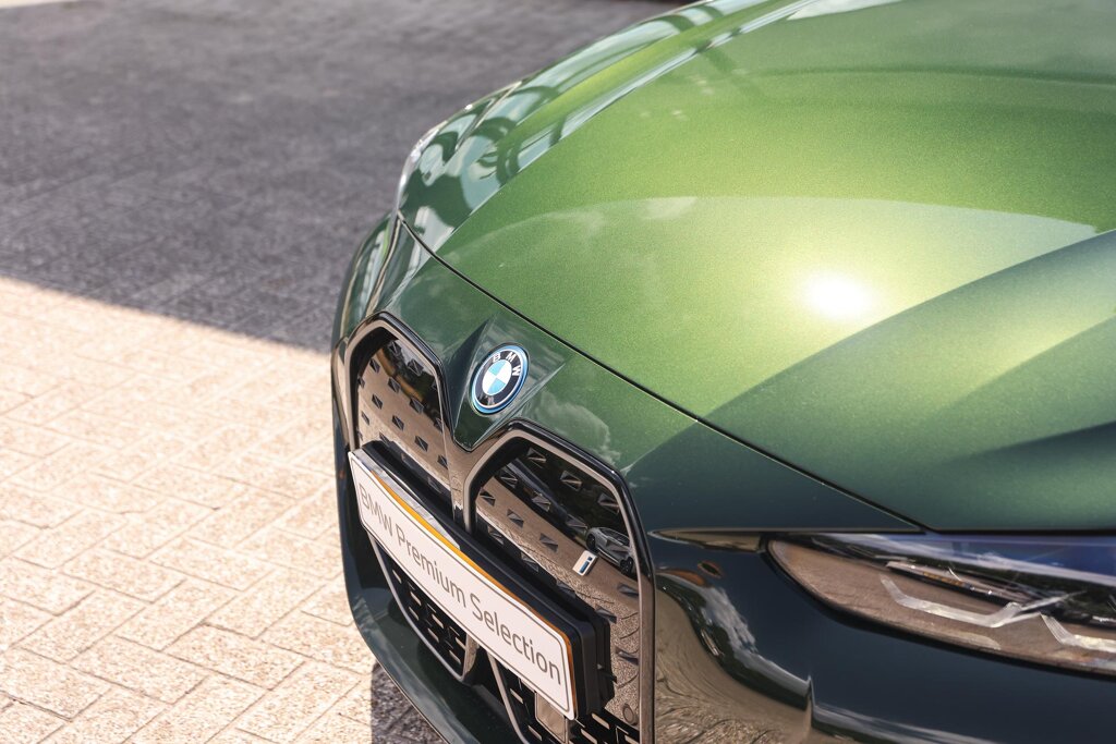 BMW i4 26