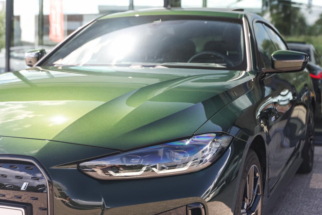 BMW i4 27