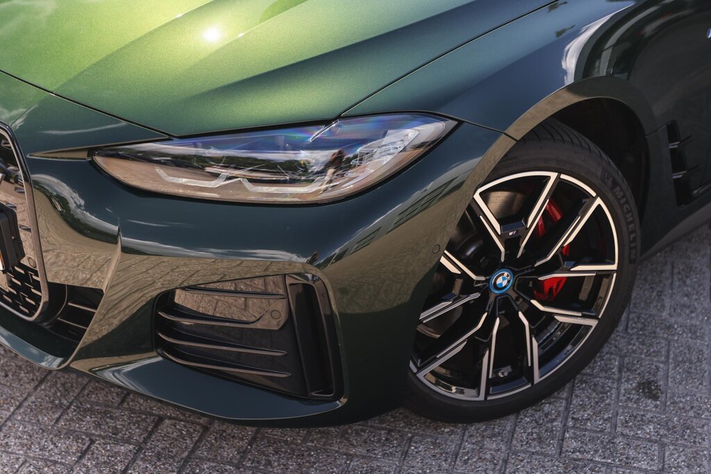 BMW i4 28