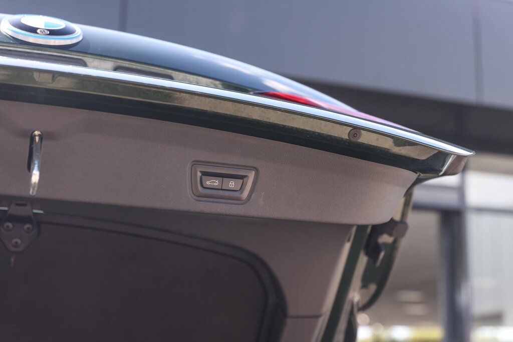 BMW i4 31
