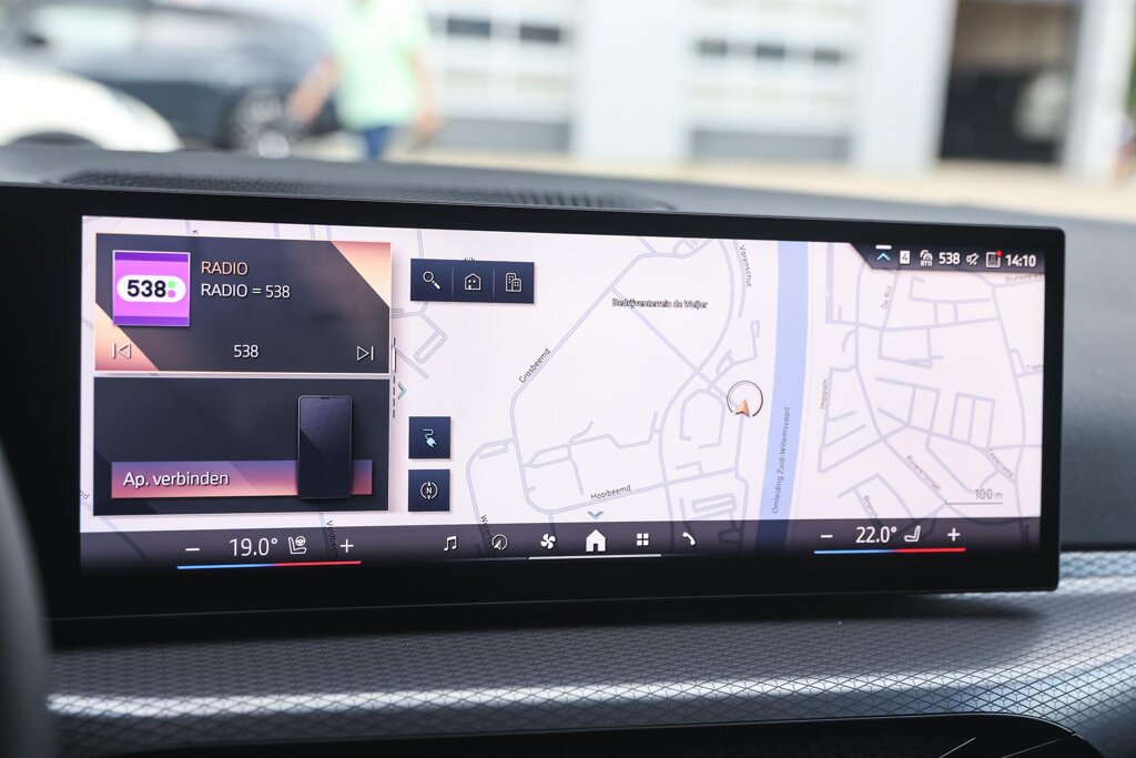 BMW i4 14