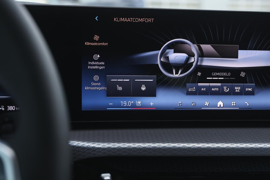 BMW i4 18