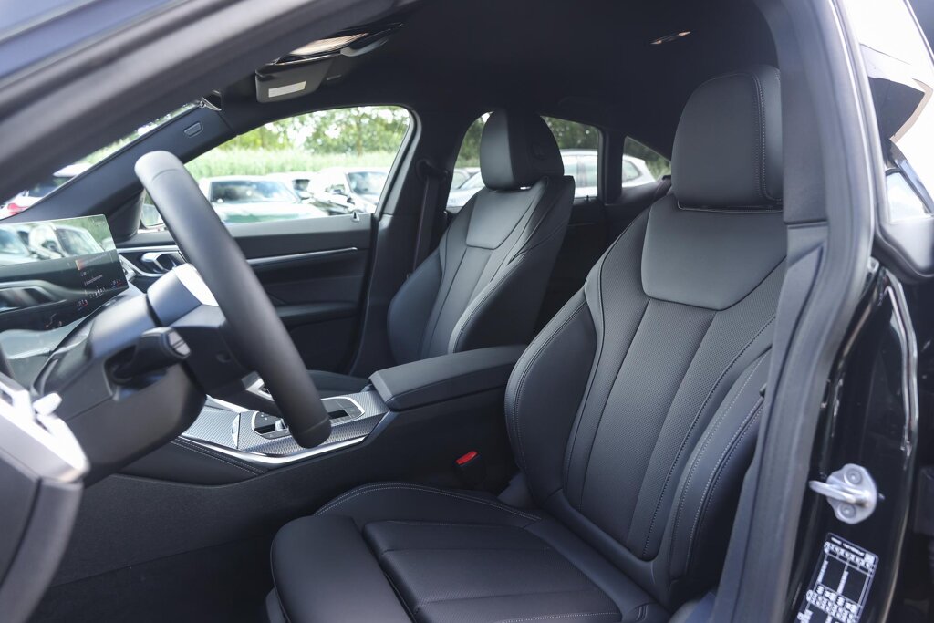BMW i4 10