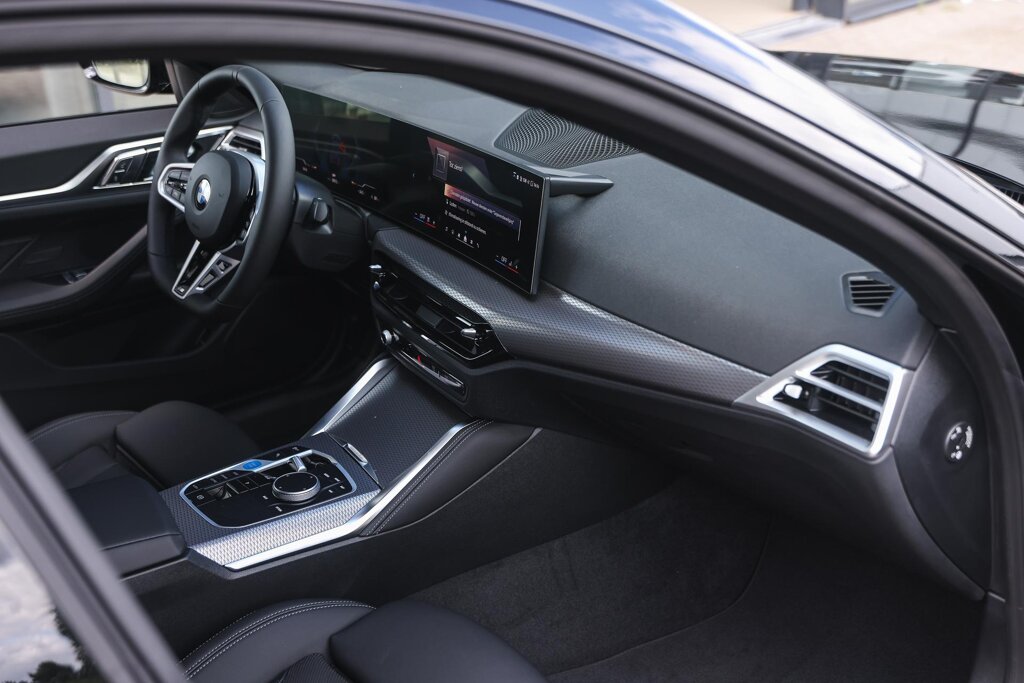BMW i4 11