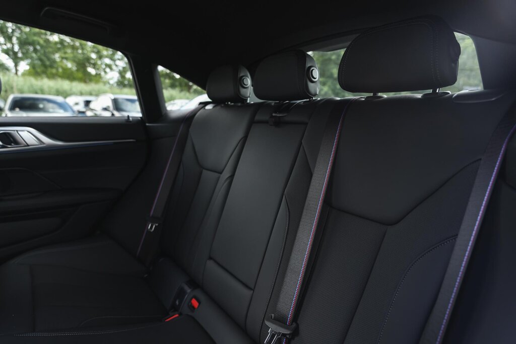 BMW i4 12