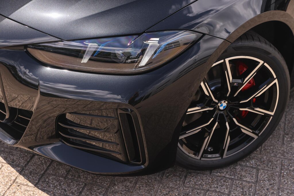 BMW i4 22