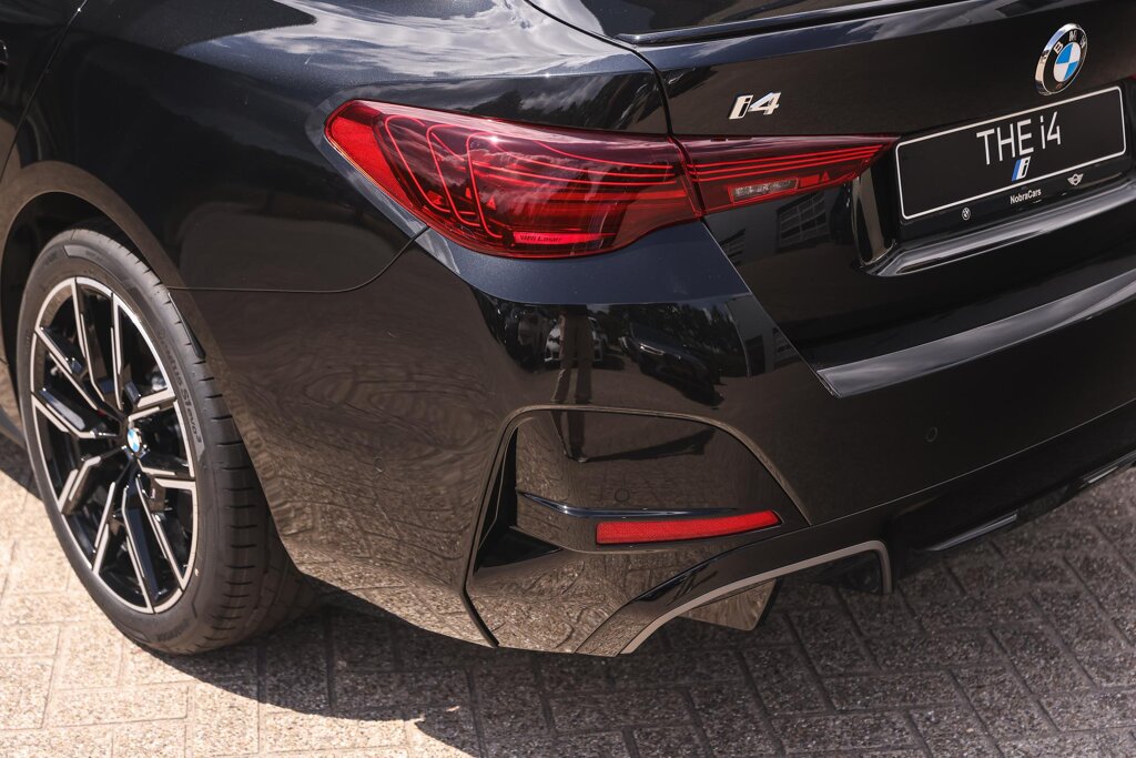 BMW i4 25