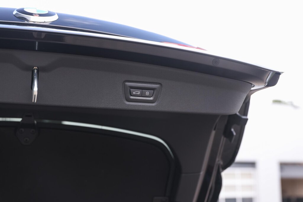 BMW i4 27