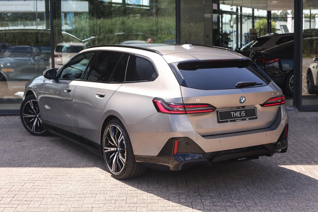BMW i5 2