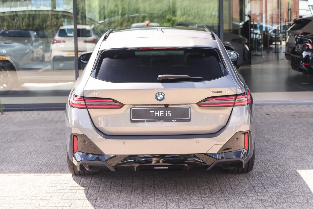 BMW i5 6